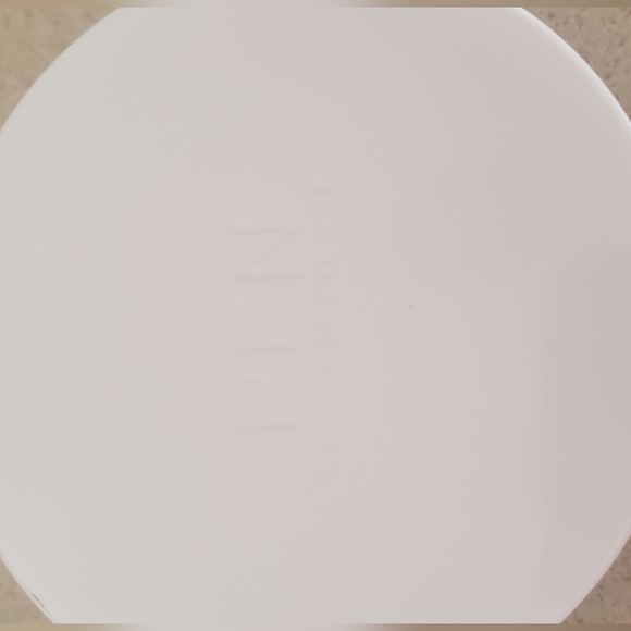 REN Clean Skincare Atlantic Kelp & Mag Salt Body Scrub - Picture 2 of 4